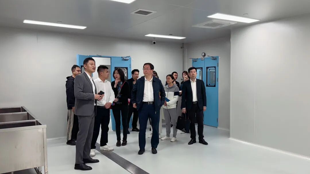 成都市政府外办主任姜斌一行莅临展鸢生物考察交流